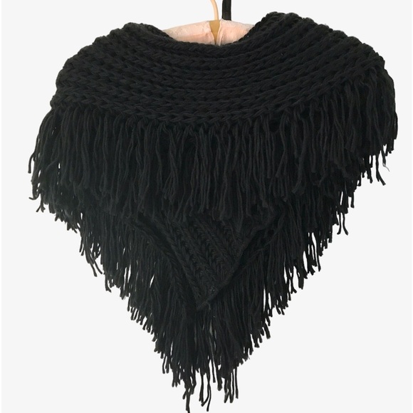 Fringed Cable Knit Shrug - Picture 3 of 3